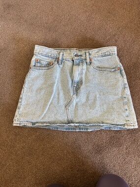 Levi’s Light Wash Denim Mini Skirt